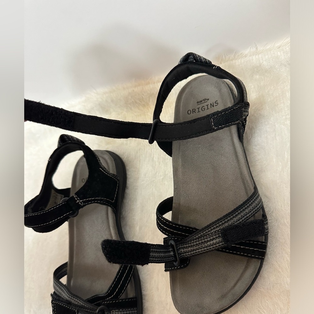 Origins Black Sandals with Criss-Cross Straps 🖤 - Picture 5 of 9